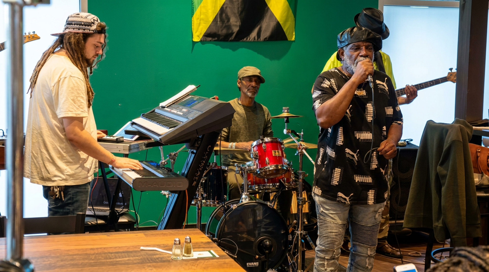 Live performances at Sweet Fingers
